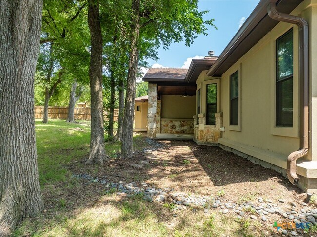 Building Photo - 1010 Woodland Bend Cir