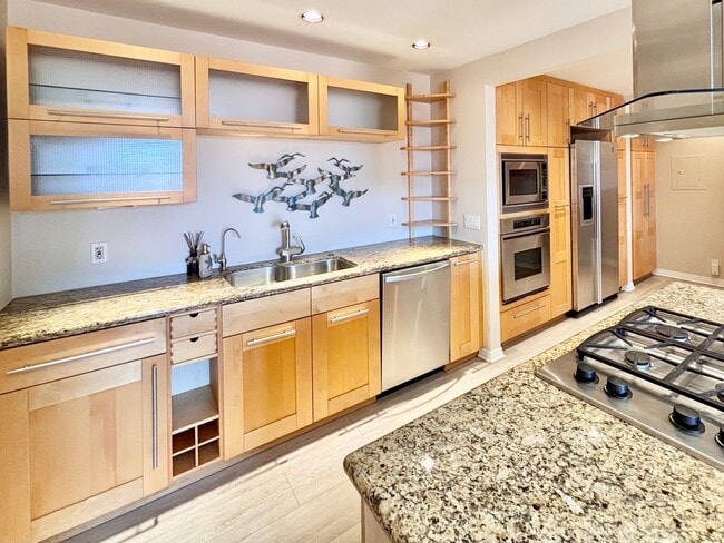 Building Photo - Oxnard | The Colony | 2 Bed + 2 Bath Condo...