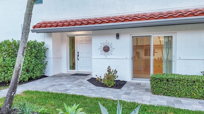 Building Photo - 8608 Vía Giula