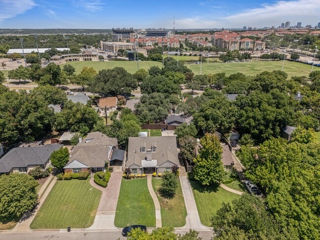 Building Photo - TCU-3518 Westcliff Rd