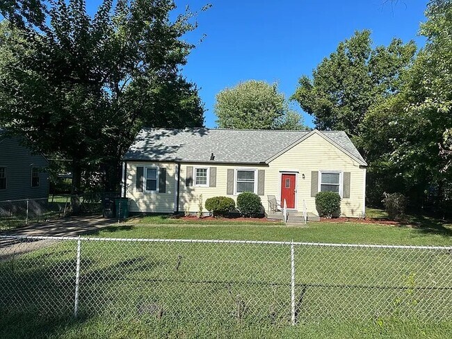 Primary Photo - Charming 3-bedroom, 1-bath home with a spa...