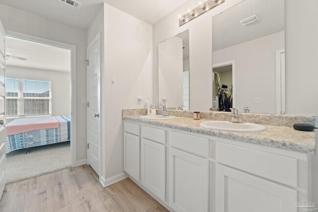 Building Photo - 5252 Peach Dr