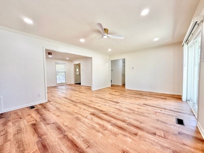 Building Photo - 130 Valley Club Cir