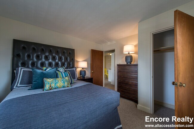 Building Photo - 11 Allen St