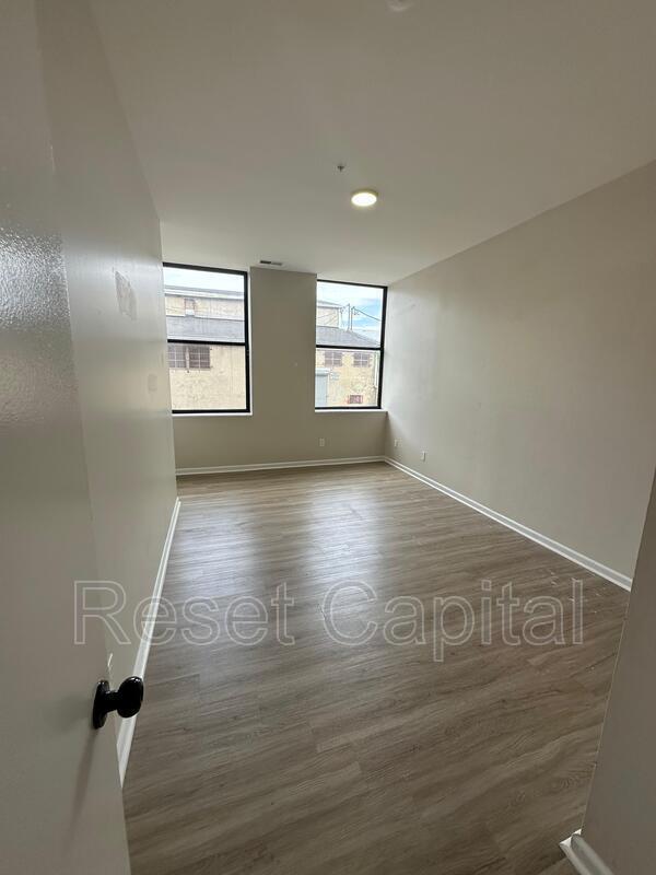 Building Photo - 355 Hamilton Ave