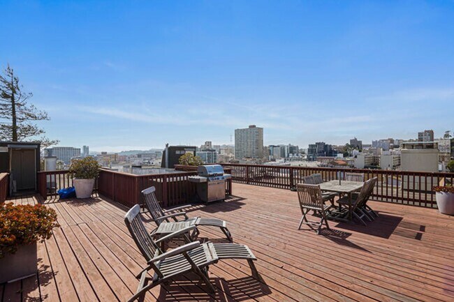 Building Photo - Gorgeous 4BR/2.5BA Nob Hill Home with Shar...