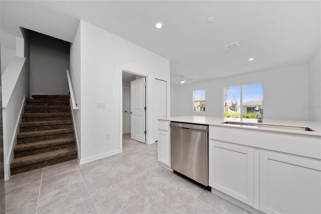 Building Photo - 2477 Skyline Lp