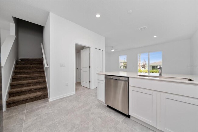 Building Photo - 2587 Skyline Lp