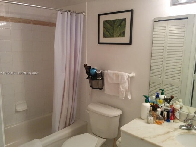 Building Photo - 1200 Brickell Bay Dr