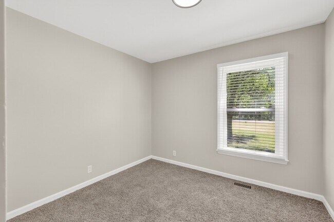 Building Photo - 4827 Bradyville Pike