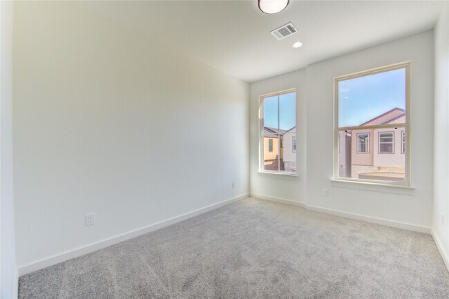 Building Photo - 2928 El Fenice Ln