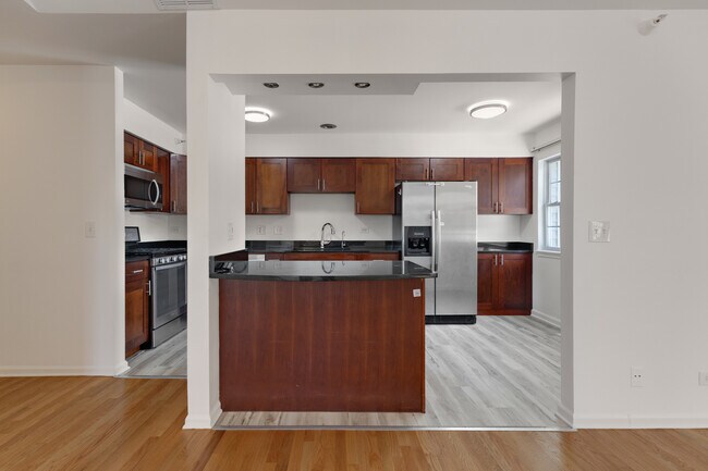 Building Photo - 1113 Orleans Dr