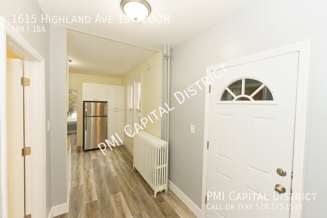 Building Photo - Newly Remodeled 3 bed/1 bath Apt w/ W/D Ho...