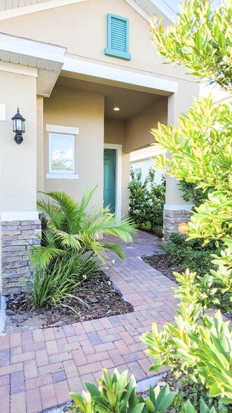 Building Photo - 6126 Voyagers Pl