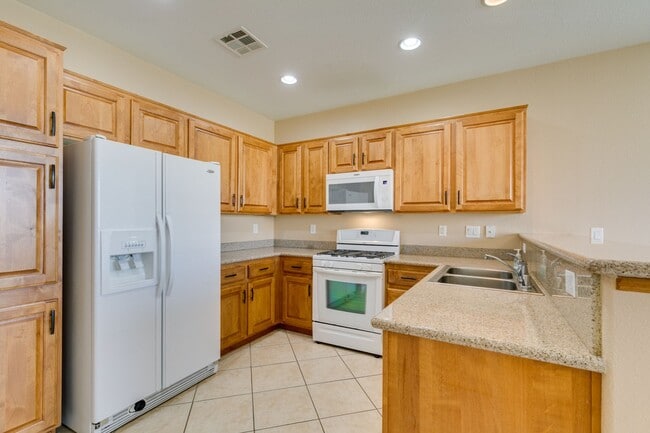 Building Photo - 6290 Majestic Hills Ave