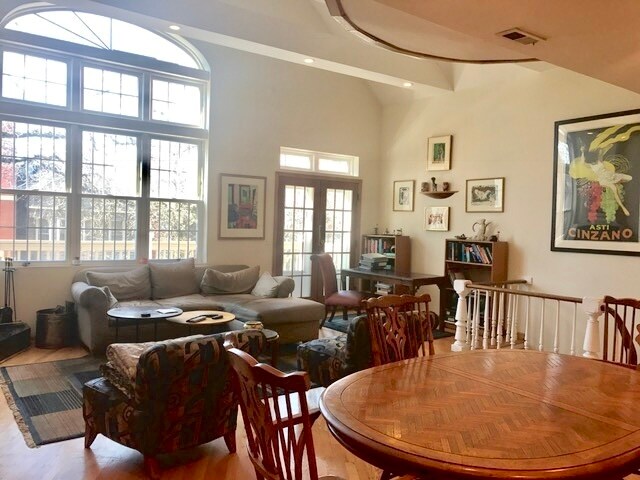 Building Photo - 1933 N Sedgwick St