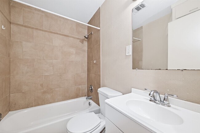 Building Photo - 3927 Prudence Dr