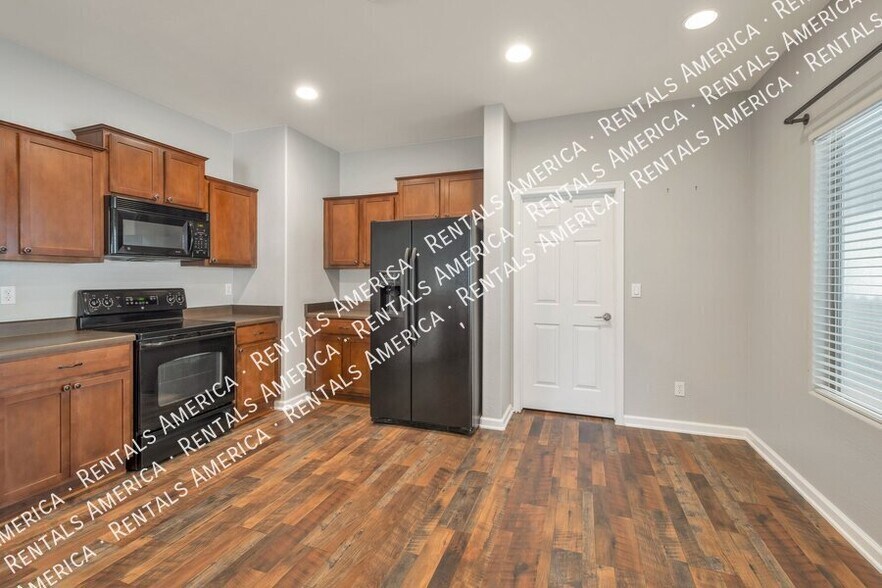 Building Photo - 2263 Pecos Ct