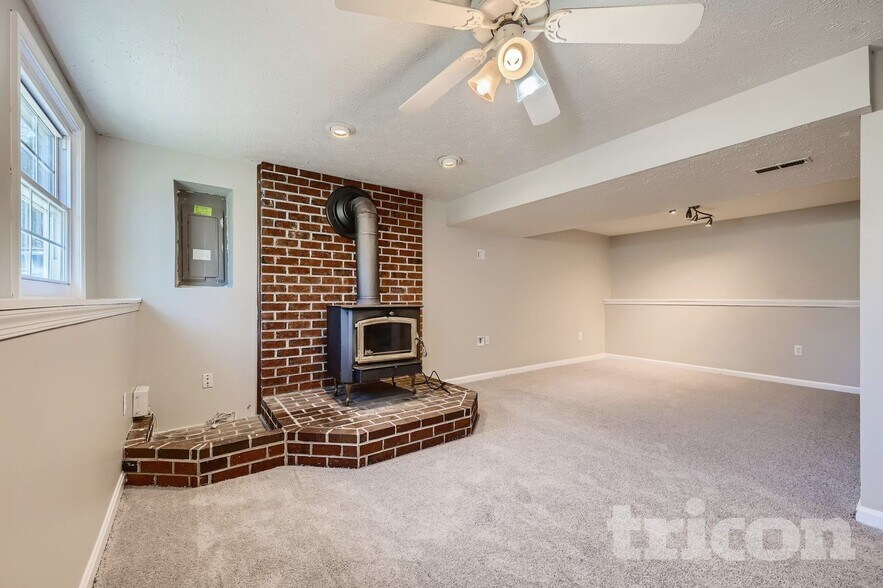 Building Photo - 4231 Greys Run Cir