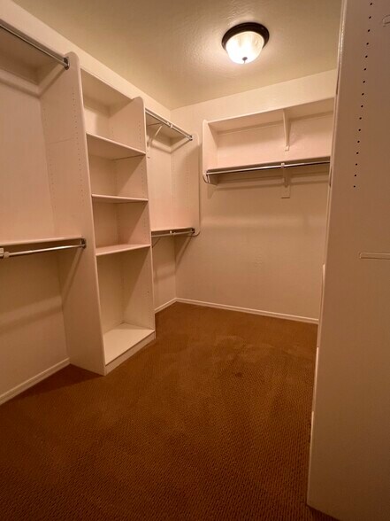 Building Photo - 6631 S Classic Way