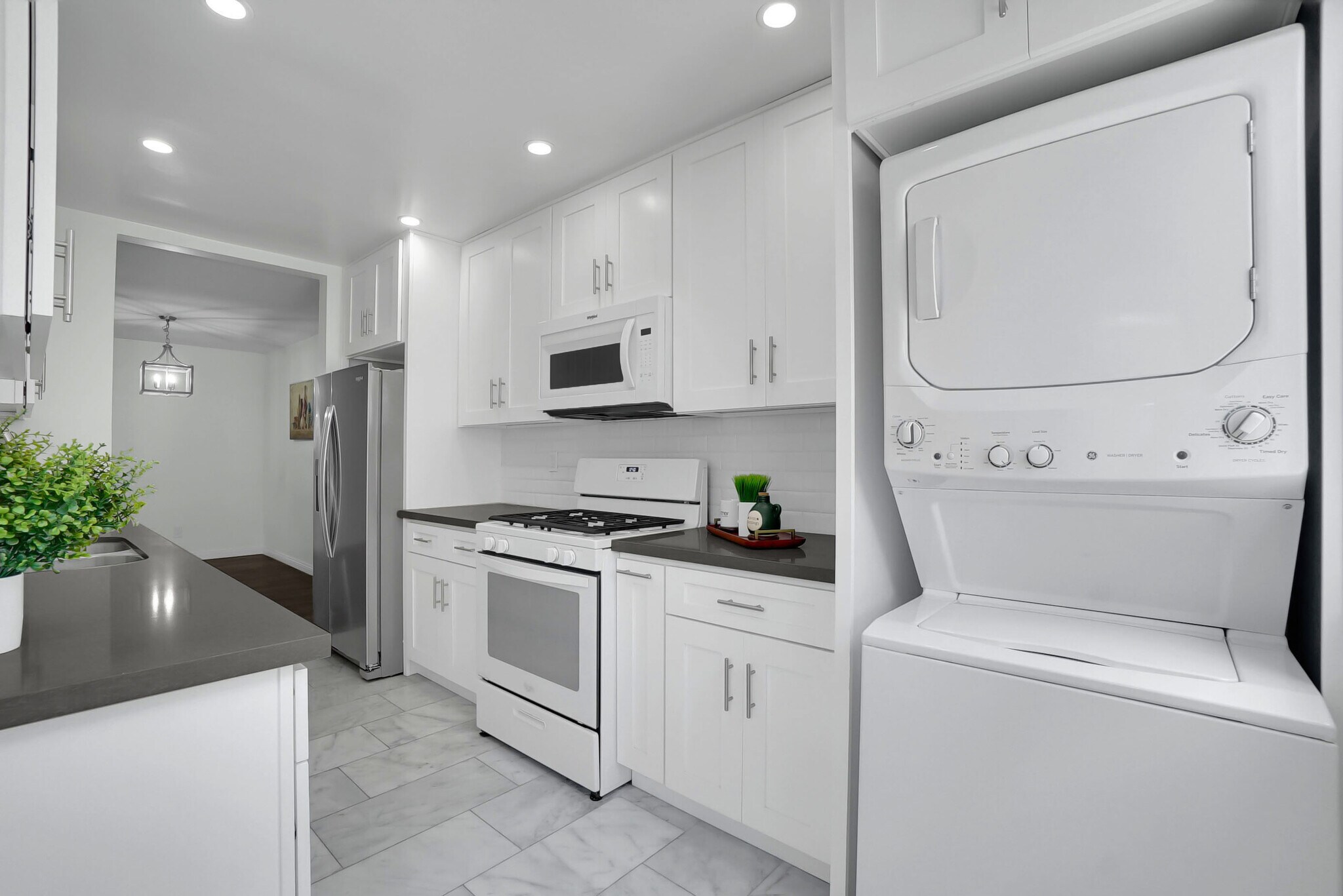 Building Photo - 2223 S Bentley Ave