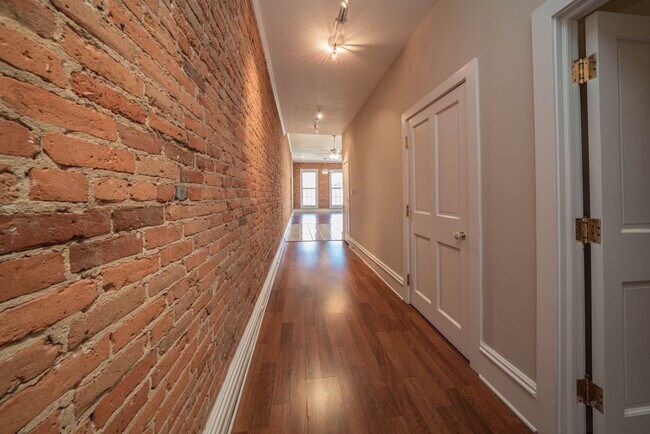 Building Photo - Peregrine 214