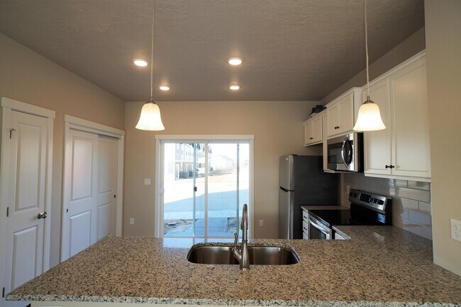 Building Photo - 5928 S Jessenia Ln