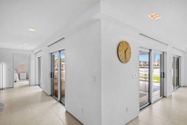 Building Photo - 35 Castle Harbor Isle Dr