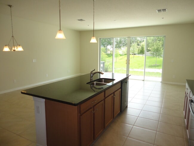 Building Photo - 3/2.5 Town Home in Winter Park! Priced to ...