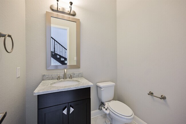 Building Photo - 27810 Burnett Hills Ln