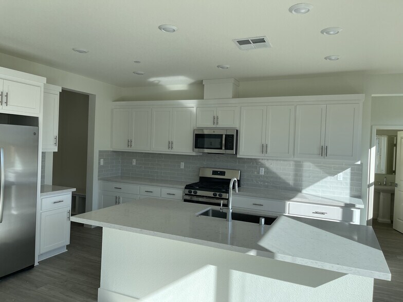 Building Photo - 5418 Paularo Way