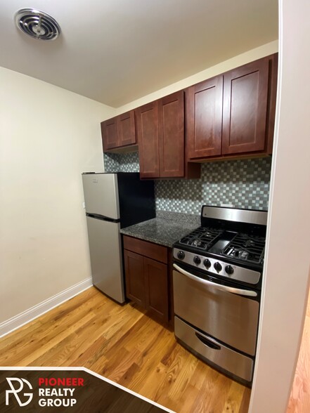 Building Photo - 557 W Arlington Pl