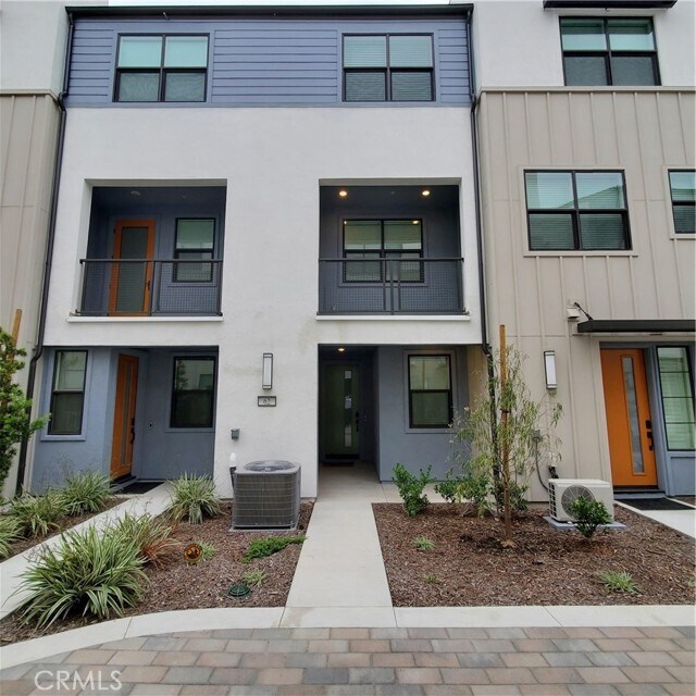 Primary Photo - 944 N Divino Privado