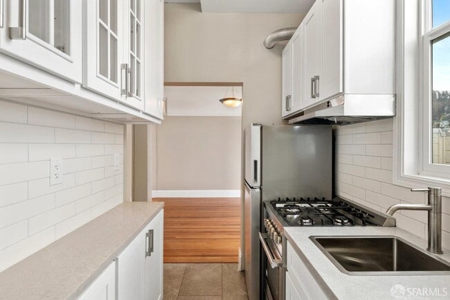 Building Photo - 376 Frederick St