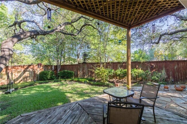 Building Photo - West Austin 3x3 Cozy Home!