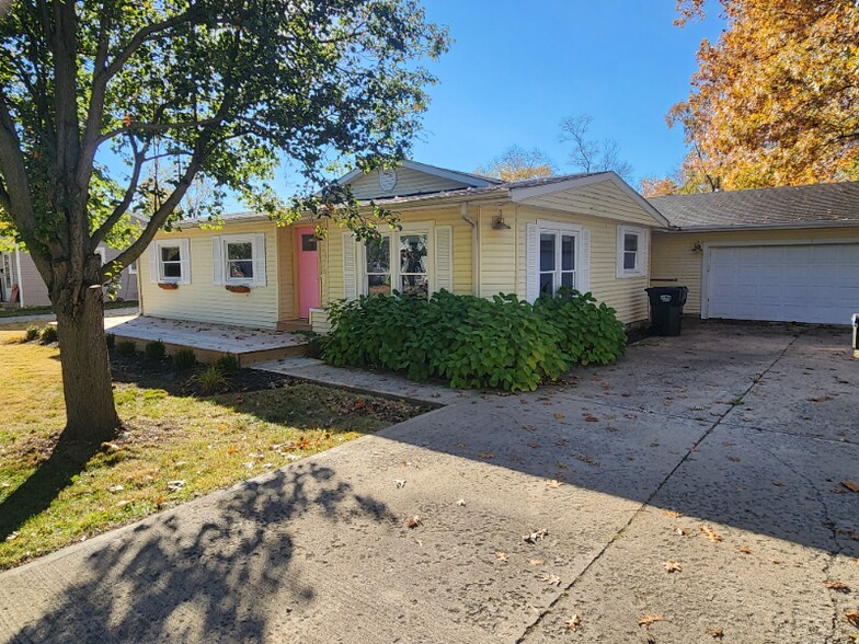 Primary Photo - 231 N John St