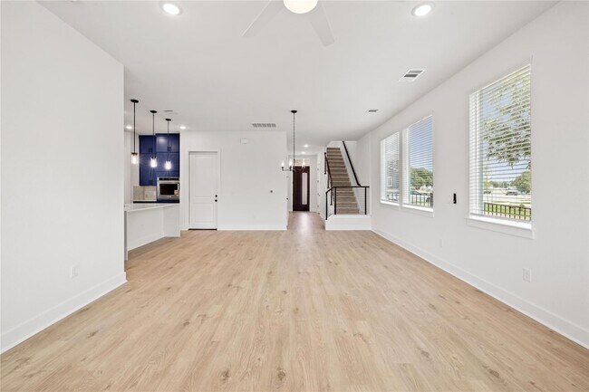 Building Photo - 1608 Kit Cir