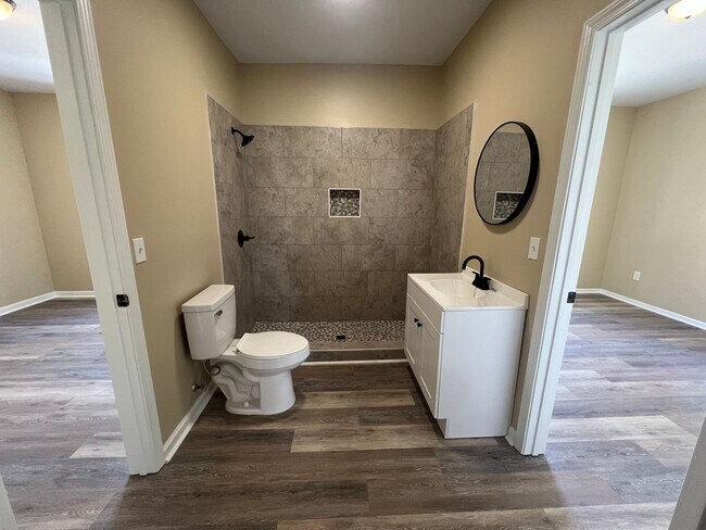 Building Photo - 3 bedroom 2 bathroom off Lurleen Blvd. in Northport