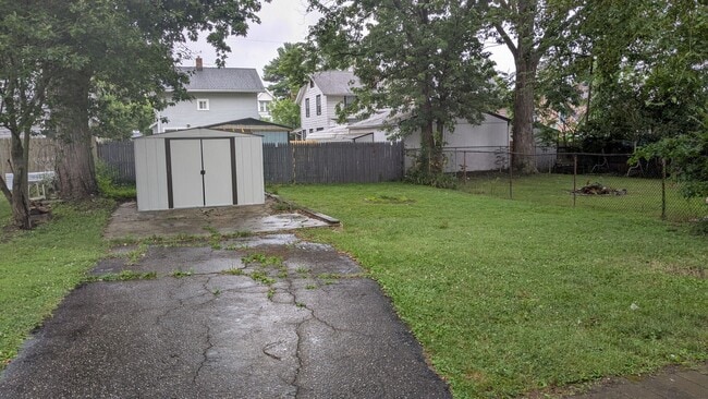 Building Photo - Charming 3-bedroom, 1-bathroom home locate...