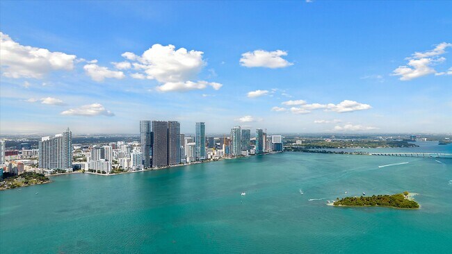 Building Photo - 700 NE 24th St