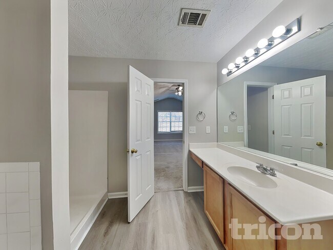 Building Photo - 613 Shadow Lake Dr