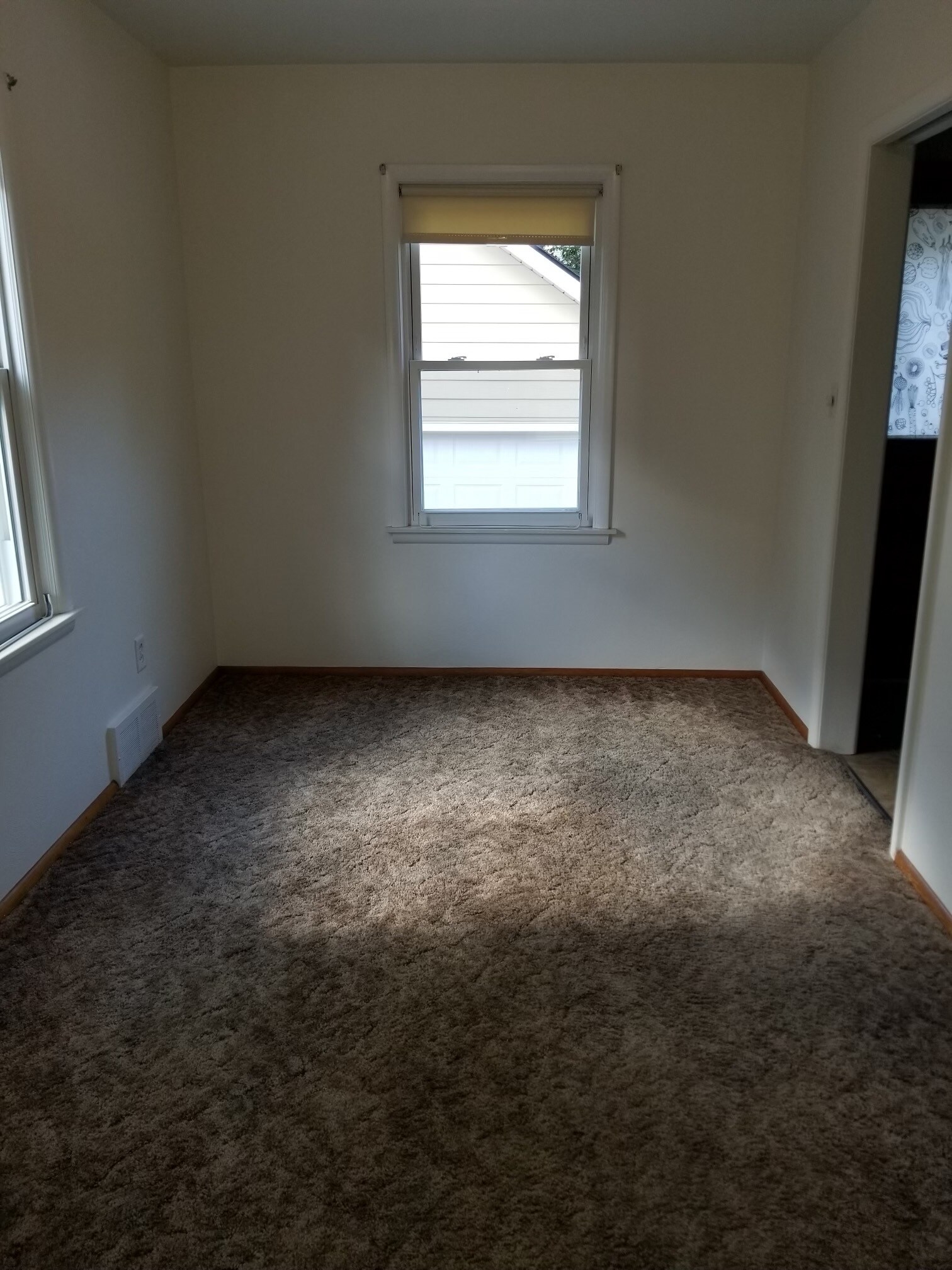 Dining room - 415 N 7th St