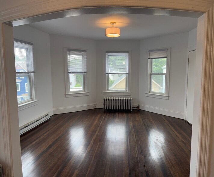 Building Photo - 71 Ayrault St