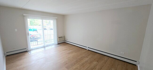 Building Photo - 318 W Naperville Rd