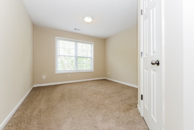 Building Photo - 754 Patriot's Point St