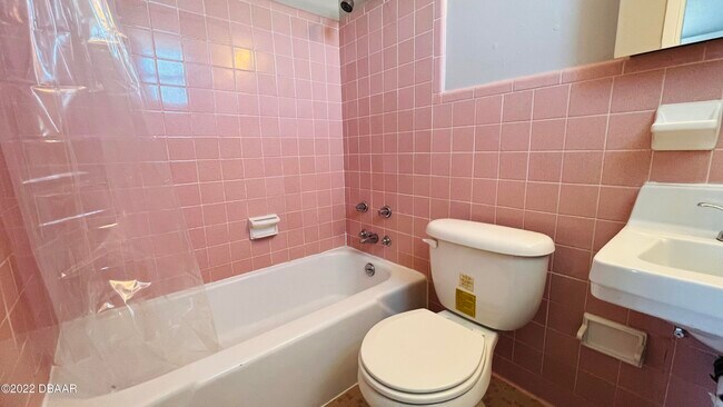 Building Photo - 732 N Halifax Ave