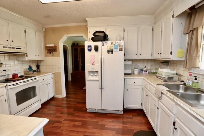 Building Photo - 2415 Edmunds Dr