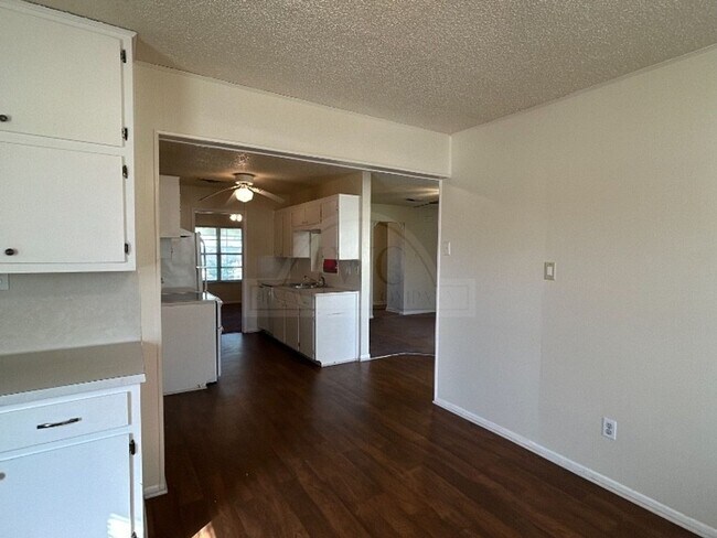 Building Photo - 618 N 23rd St