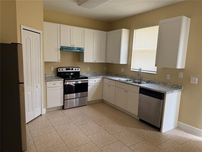 Building Photo - 933 Whispering Cypress Ln