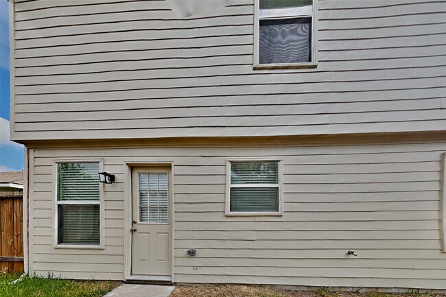 Building Photo - 5018 Woodland Meadows Ln
